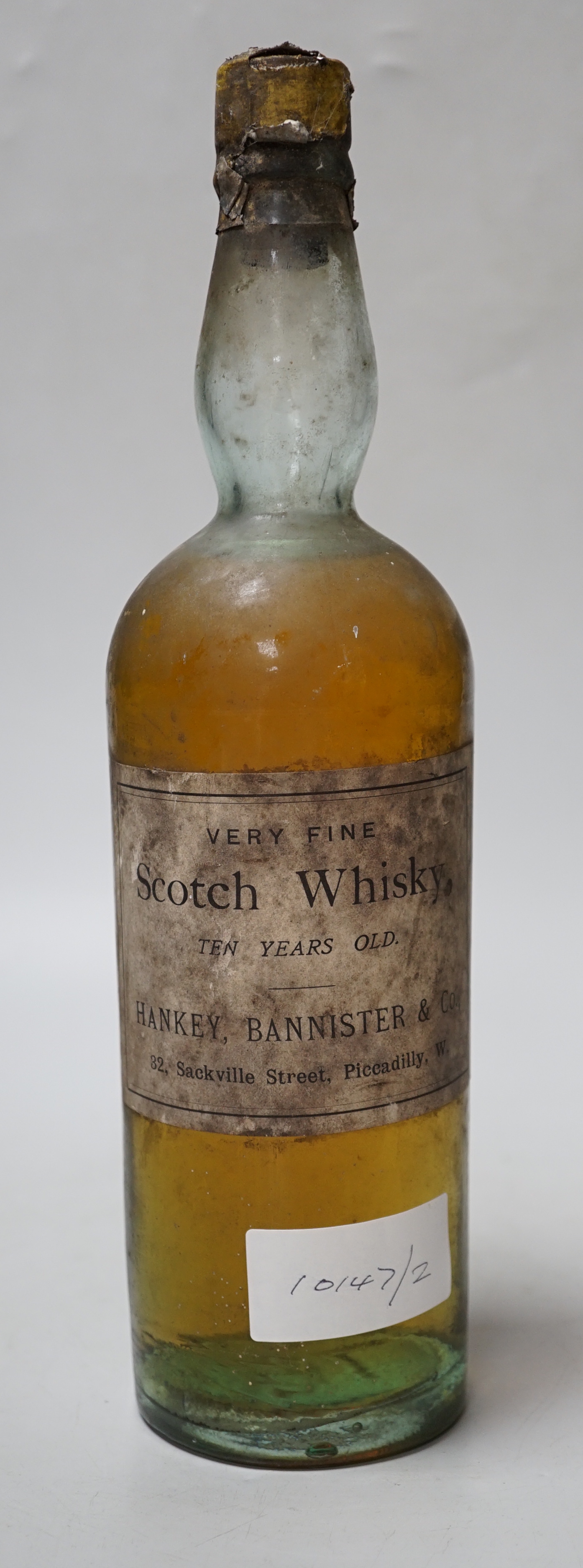 A bottle of c.1914 Hankey, Bannister scotch whisky